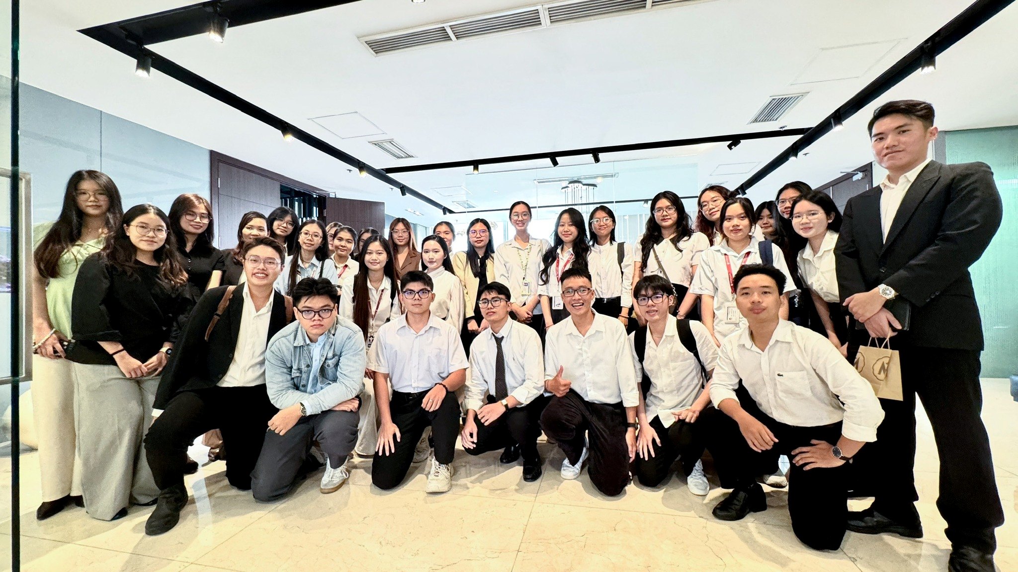 Hình ảnh tập thể