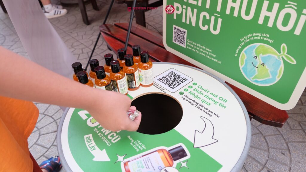 Cách thức tham gia: Mang ít nhất 20 viên pin cũ đến booth, quét mã QR để đăng ký và nhận về những phần quà từ Cocoon