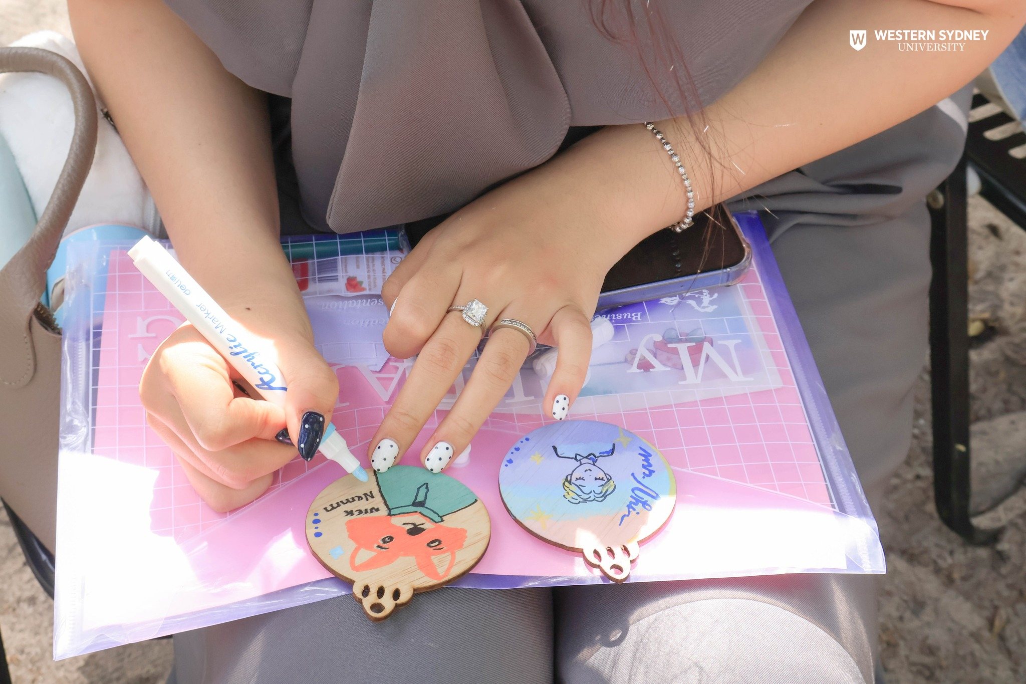 Bảng tên do sinh viên thiết kế