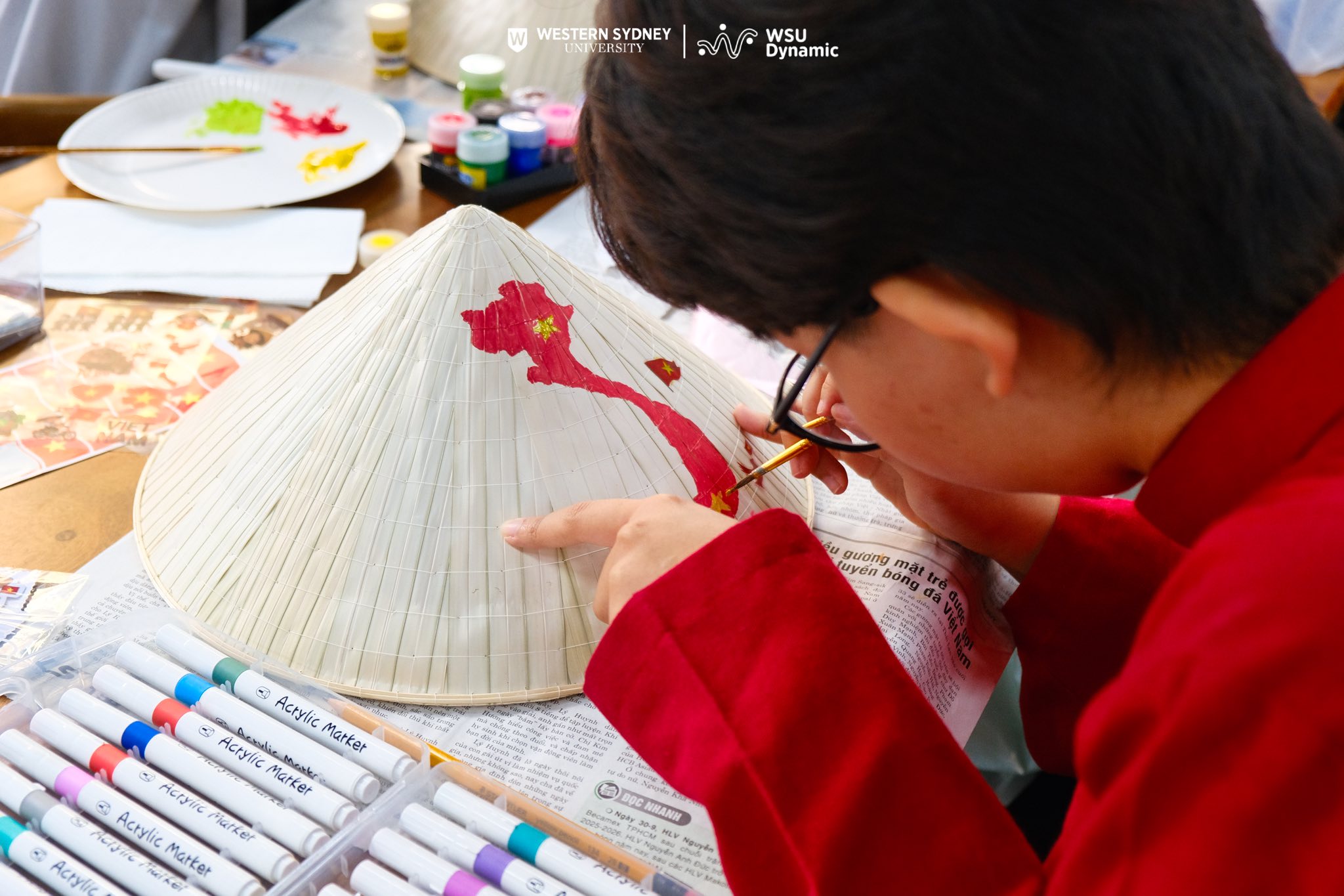 Từng nét vẽ, từng chi tiết trang trí đều thể hiện sự tỉ mỉ và tinh thần sáng tạo của sinh viên